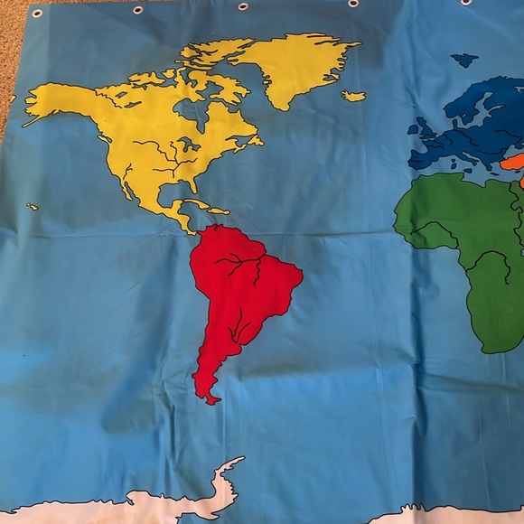 FAO Schwarz world map wall mat & carry - Picture 5 of 8